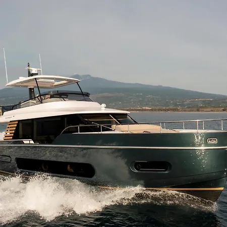 Gioia Magellano 60 Azimut Botel San Vito (Apulia)