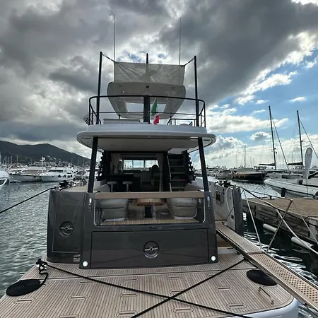 Gioia Magellano 60 Azimut San Vito (Apulia)