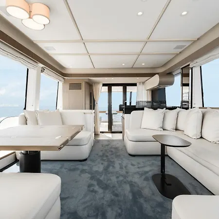 Botel Gioia Magellano 60 Azimut San Vito (Apulia)